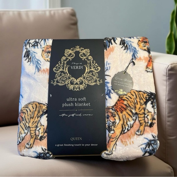 House of Verdi Other - House of Verdi NWT Queen Size Ultra Soft Tiger Printed 90” x 90” Plush Blanket